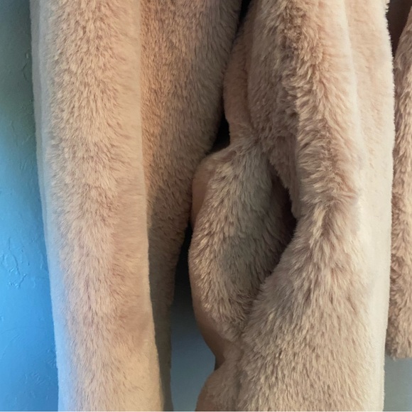 J2 Fuzzy Faux Fur Light Pink Teddy Jacket Size Medium - Picture 5 of 6